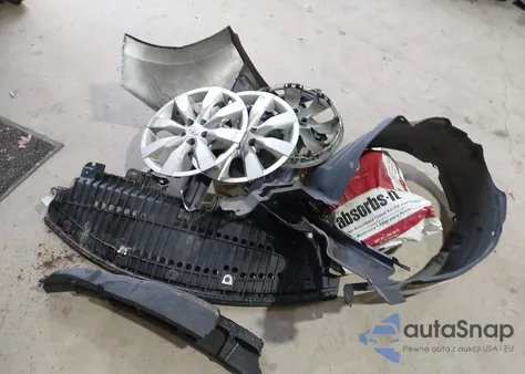 2016 Toyota Corolla Le z USA, uszkodzony, nr VIN 2T1BURHE1GC557355